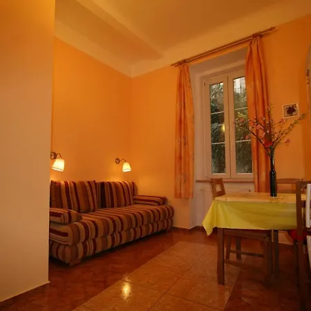 Apartment No. 2 Trziste 29 Karlovy Vary Exterior photo